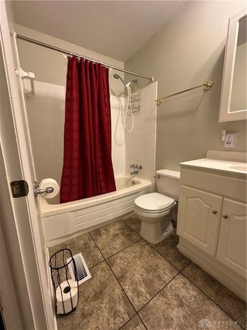 407 Cherrywood Drive, Fairborn, OH 45324