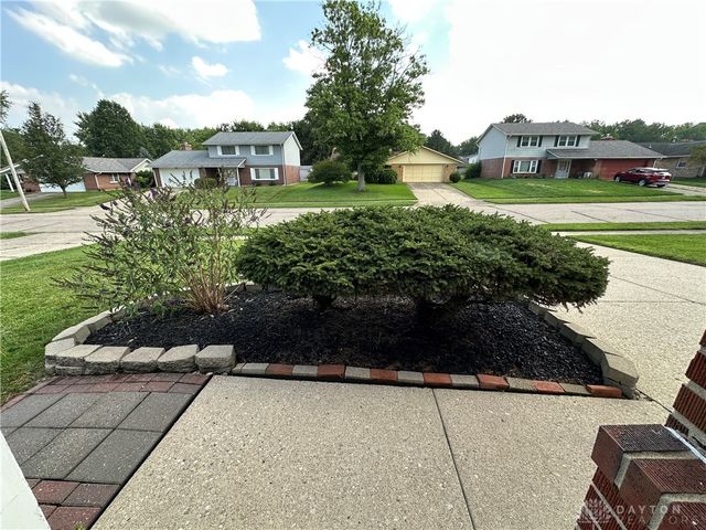 407 Cherrywood Drive, Fairborn, OH 45324