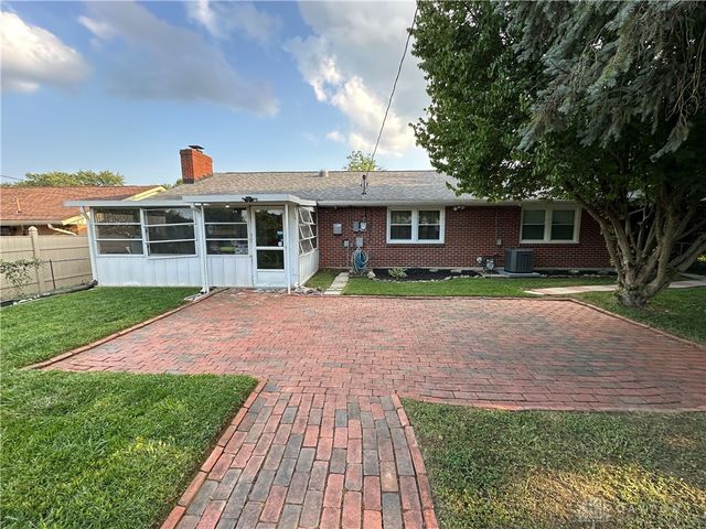 407 Cherrywood Drive, Fairborn, OH 45324