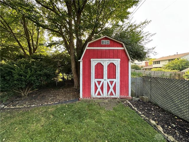 407 Cherrywood Drive, Fairborn, OH 45324