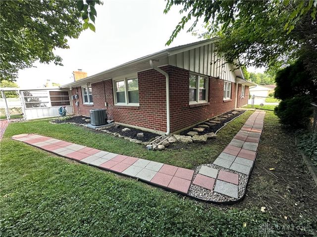 407 Cherrywood Drive, Fairborn, OH 45324