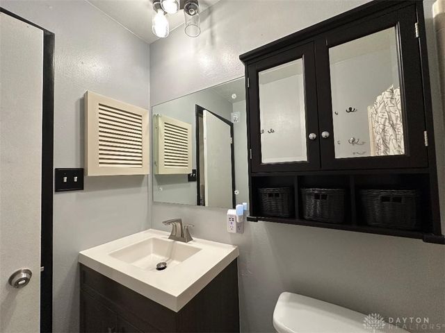 407 Cherrywood Drive, Fairborn, OH 45324