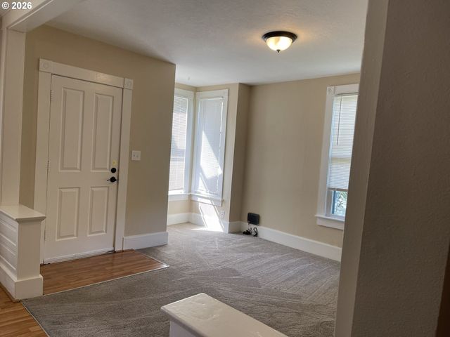 1017 5TH St, Oregon City, OR 97045