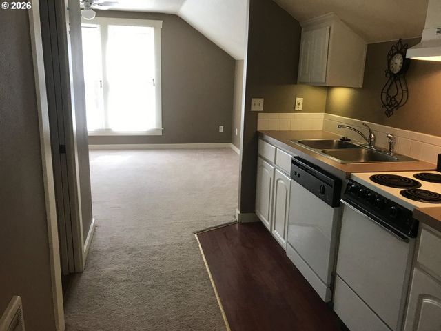 1017 5TH St, Oregon City, OR 97045