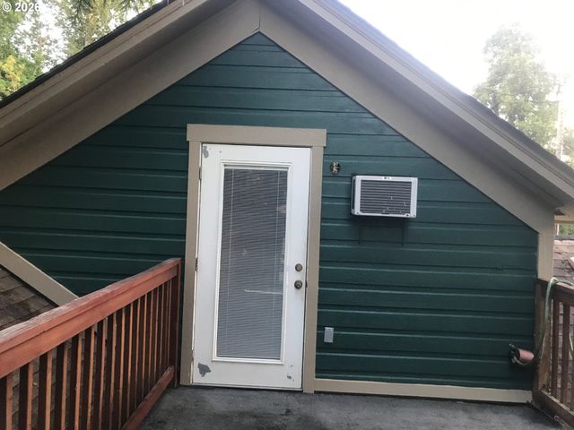 1017 5TH St, Oregon City, OR 97045