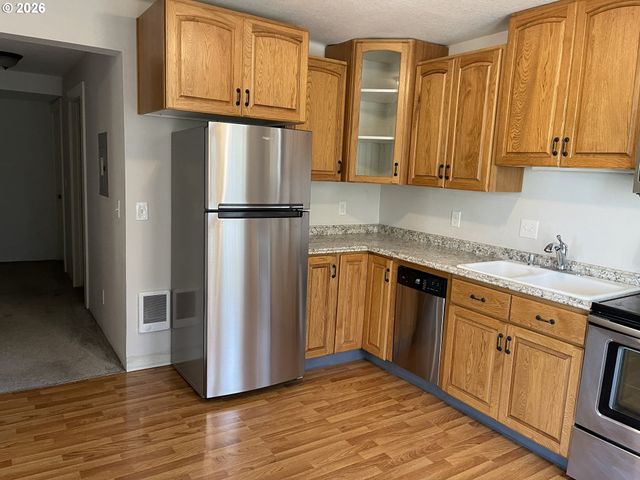 1017 5TH St, Oregon City, OR 97045
