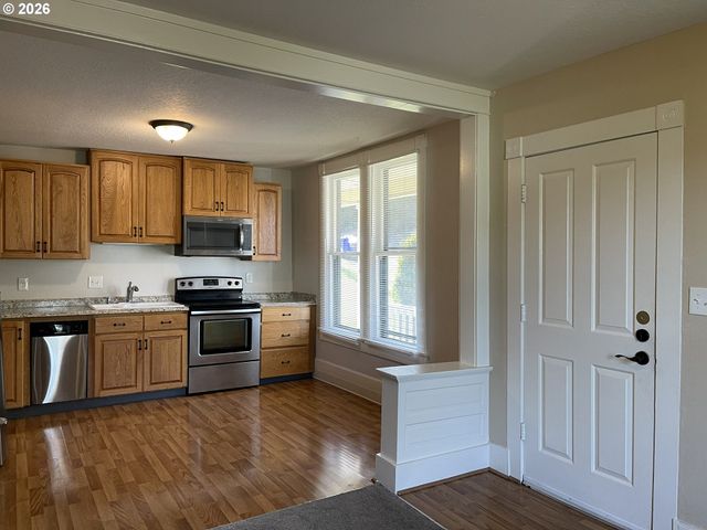 1017 5TH St, Oregon City, OR 97045