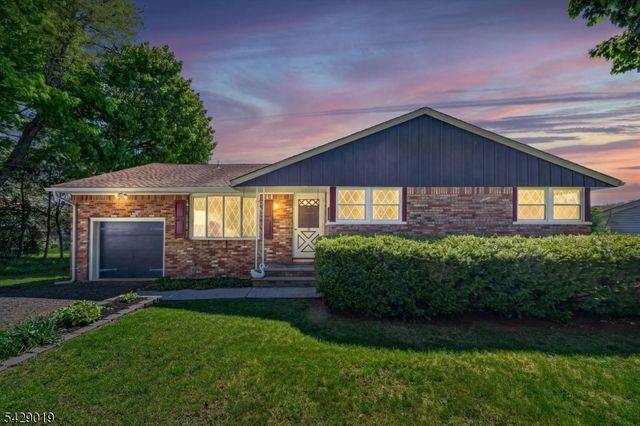 9 Duck Point Trl, Jefferson Twp., NJ 07885