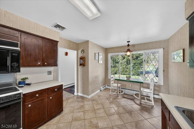 9 Duck Point Trl, Jefferson Twp., NJ 07885