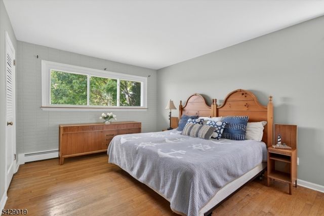 9 Duck Point Trl, Jefferson Twp., NJ 07885