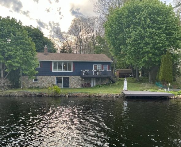 9 Duck Point Trl, Jefferson Twp., NJ 07885