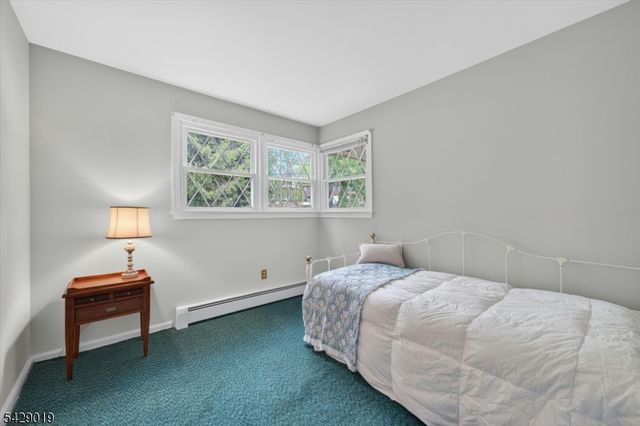9 Duck Point Trl, Jefferson Twp., NJ 07885