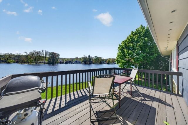 9 Duck Point Trl, Jefferson Twp., NJ 07885