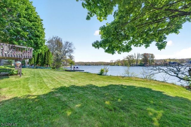 9 Duck Point Trl, Jefferson Twp., NJ 07885