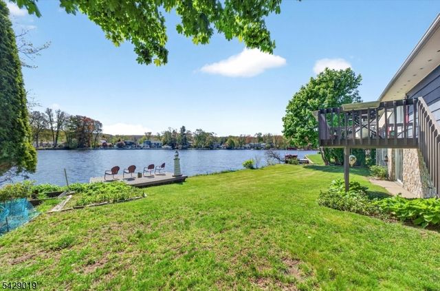 9 Duck Point Trl, Jefferson Twp., NJ 07885