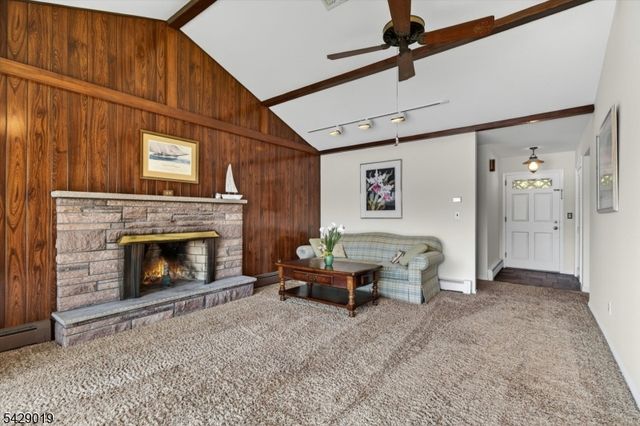 9 Duck Point Trl, Jefferson Twp., NJ 07885