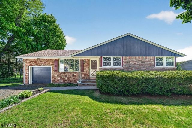 9 Duck Point Trl, Jefferson Twp., NJ 07885