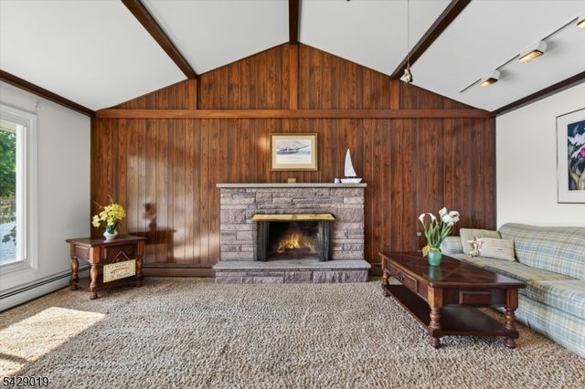 9 Duck Point Trl, Jefferson Twp., NJ 07885