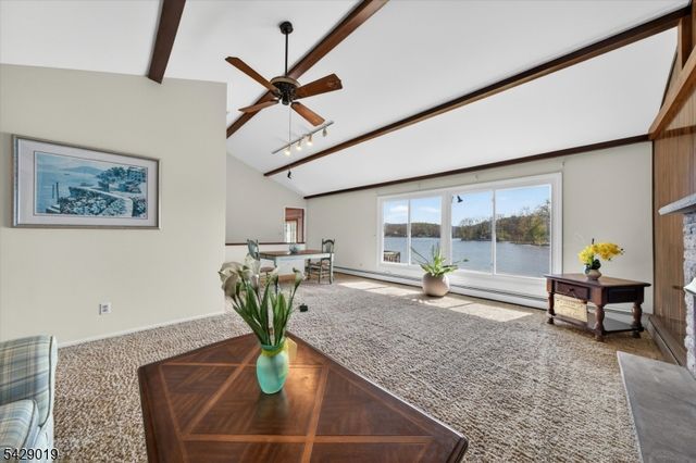 9 Duck Point Trl, Jefferson Twp., NJ 07885