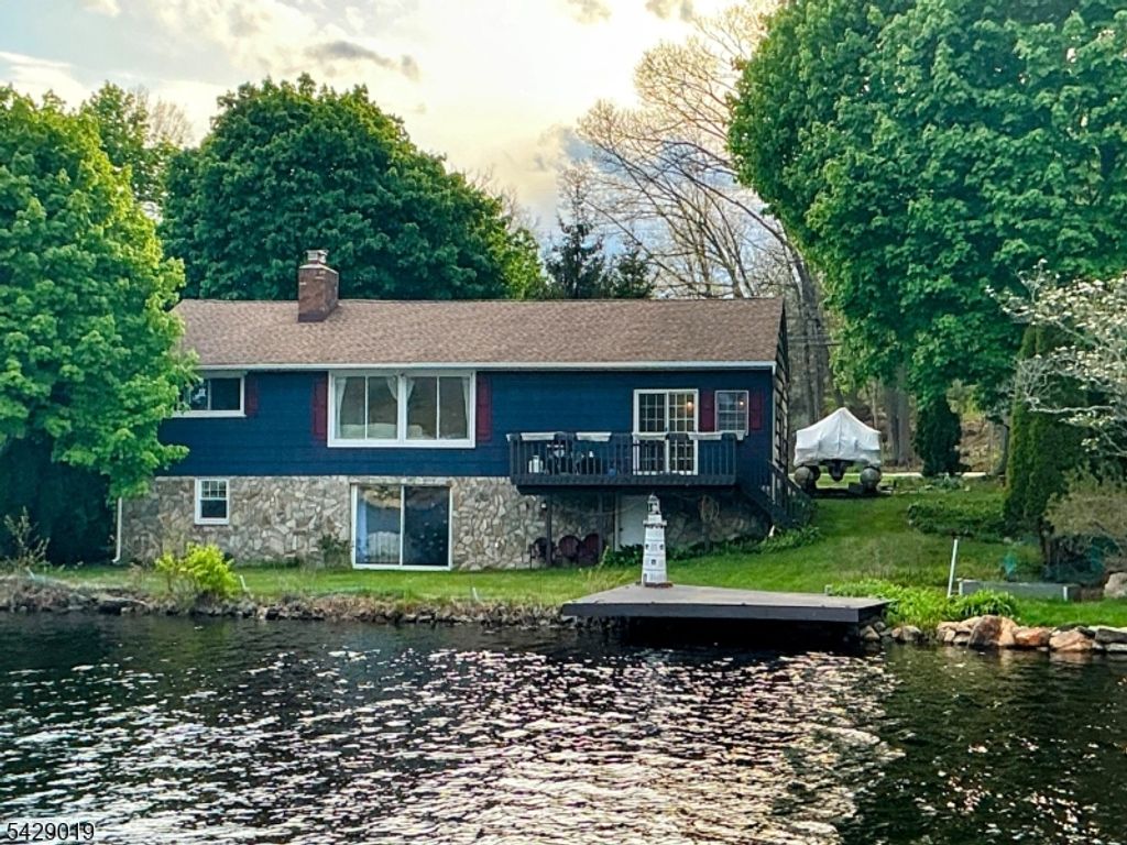 9 Duck Point Trl, Jefferson Twp., NJ 07885