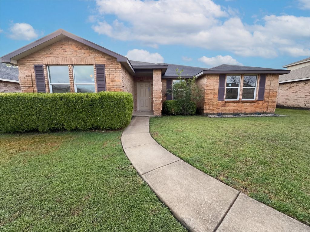 1006 Blackberry Trail, Lancaster, TX 75134