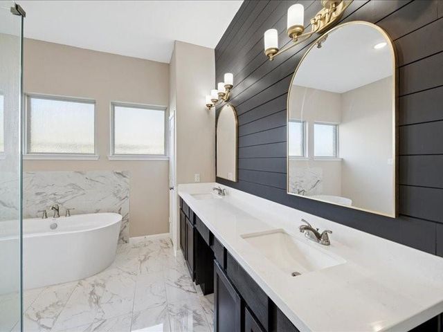 11903 Oakwood Drive, Mont Belvieu, TX 77535