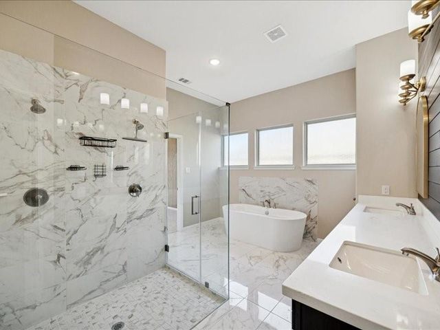 11903 Oakwood Drive, Mont Belvieu, TX 77535