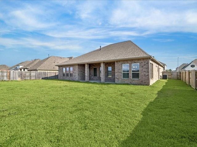 11903 Oakwood Drive, Mont Belvieu, TX 77535