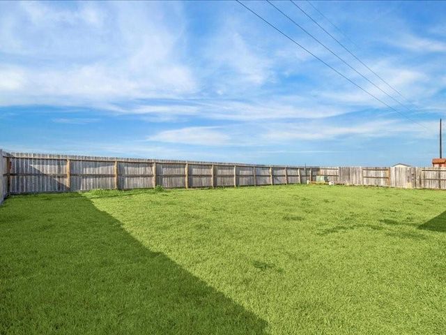 11903 Oakwood Drive, Mont Belvieu, TX 77535