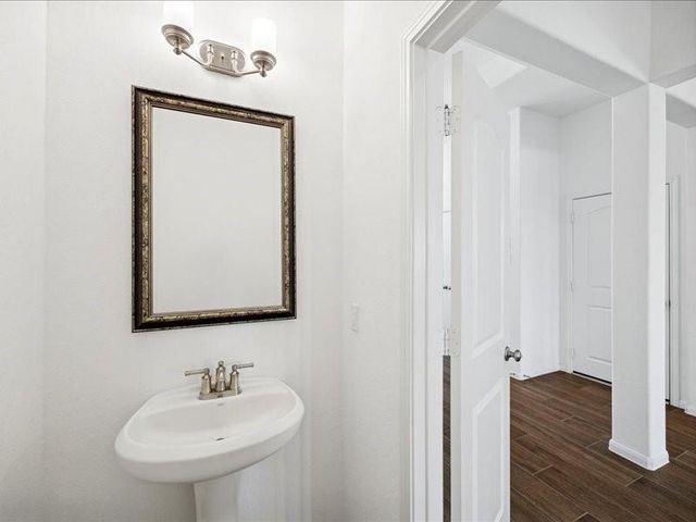 11903 Oakwood Drive, Mont Belvieu, TX 77535