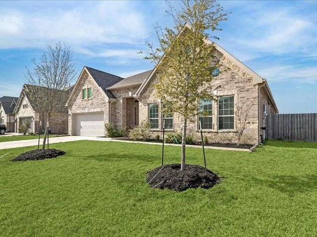 11903 Oakwood Drive, Mont Belvieu, TX 77535