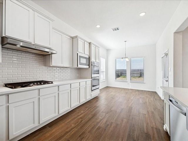 11903 Oakwood Drive, Mont Belvieu, TX 77535