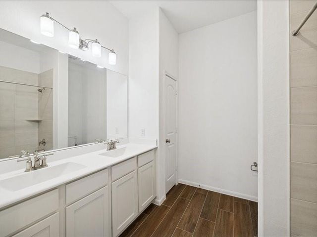 11903 Oakwood Drive, Mont Belvieu, TX 77535