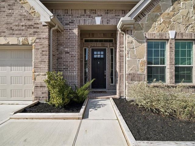 11903 Oakwood Drive, Mont Belvieu, TX 77535