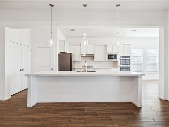 11903 Oakwood Drive, Mont Belvieu, TX 77535