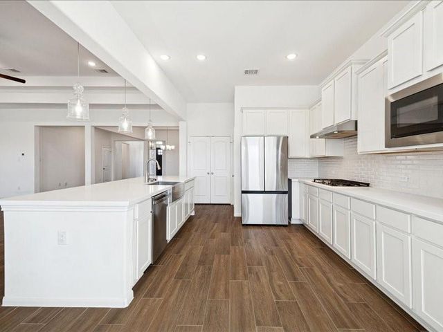 11903 Oakwood Drive, Mont Belvieu, TX 77535