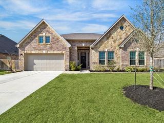 11903 Oakwood Drive, Mont Belvieu, TX 77535
