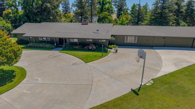 6090 Country Club Pl, Merced, CA 95340
