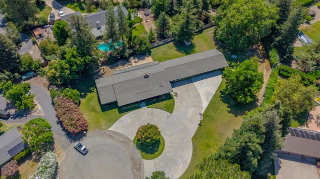 6090 Country Club Pl, Merced, CA 95340