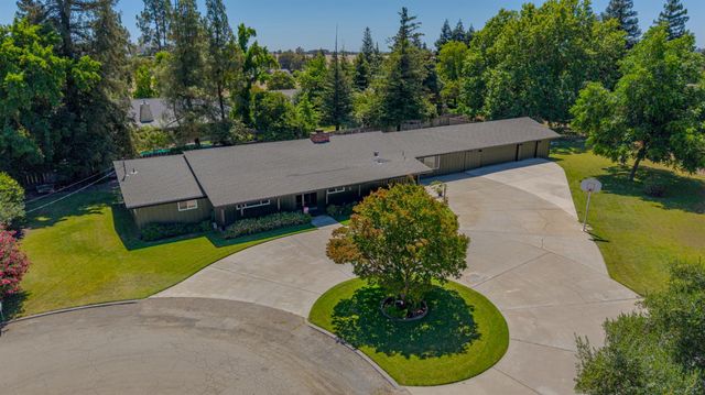 6090 Country Club Pl, Merced, CA 95340