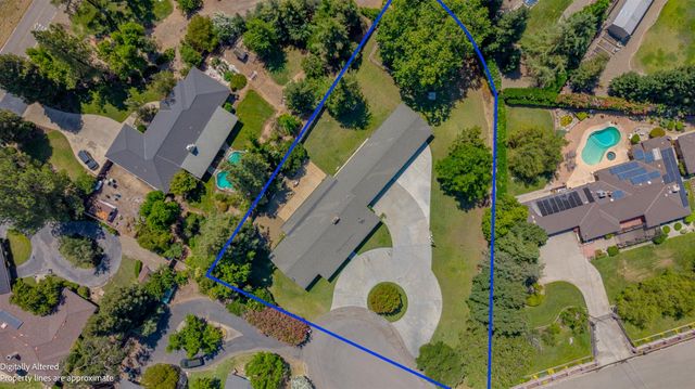 6090 Country Club Pl, Merced, CA 95340