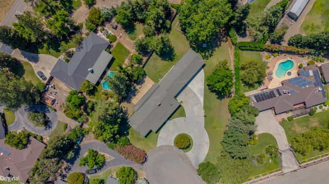 6090 Country Club Pl, Merced, CA 95340