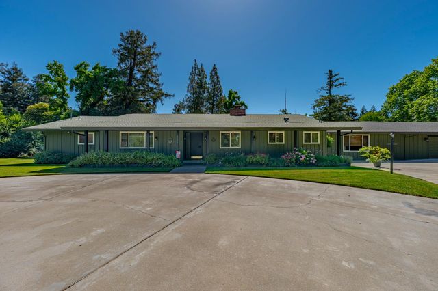 6090 Country Club Pl, Merced, CA 95340
