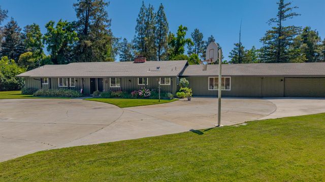 6090 Country Club Pl, Merced, CA 95340