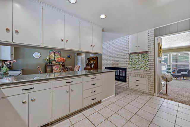 6090 Country Club Pl, Merced, CA 95340