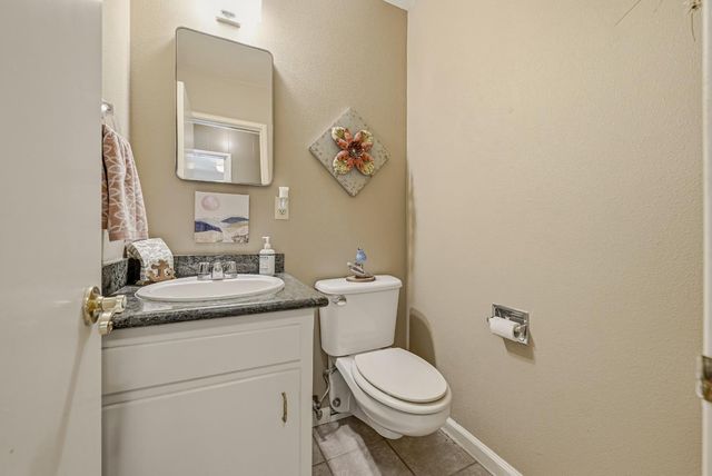 6090 Country Club Pl, Merced, CA 95340
