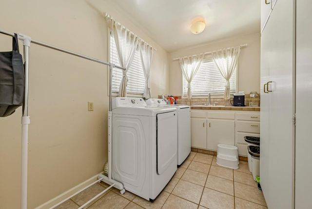 6090 Country Club Pl, Merced, CA 95340