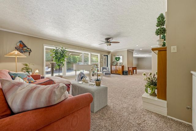 6090 Country Club Pl, Merced, CA 95340