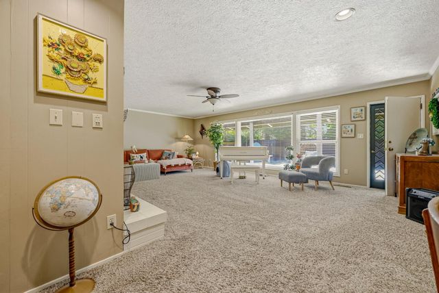 6090 Country Club Pl, Merced, CA 95340