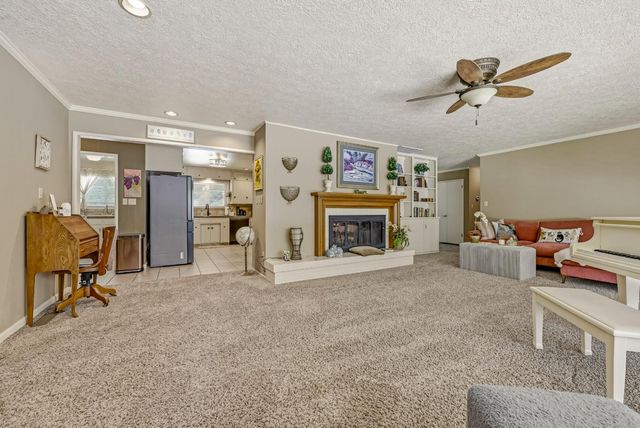 6090 Country Club Pl, Merced, CA 95340